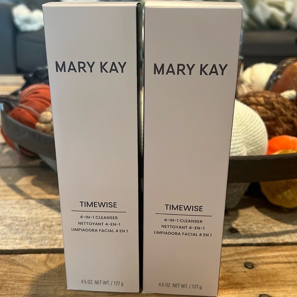 New In Box Mary Kay Timewise 4-in-1 Cleanser. 4.5 oz. - Picture 2 of 4